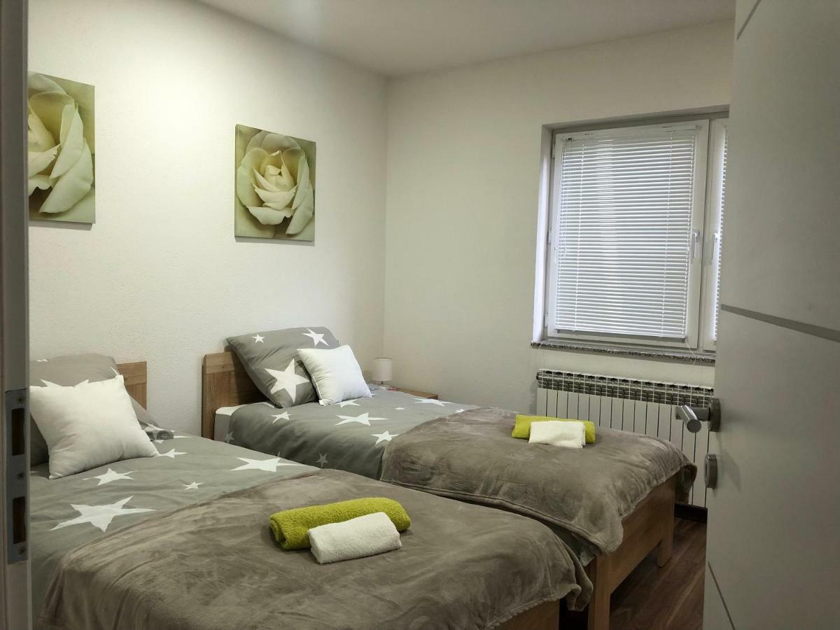 Apartman Danijela Otočac Esterno foto